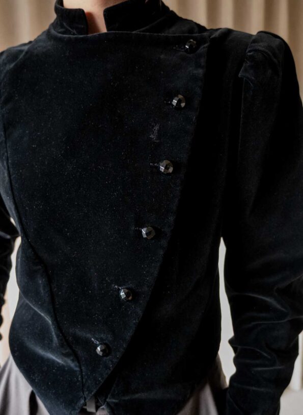 The YVES SAINT LAURENT black velour jacket - Size up to S - Image 6
