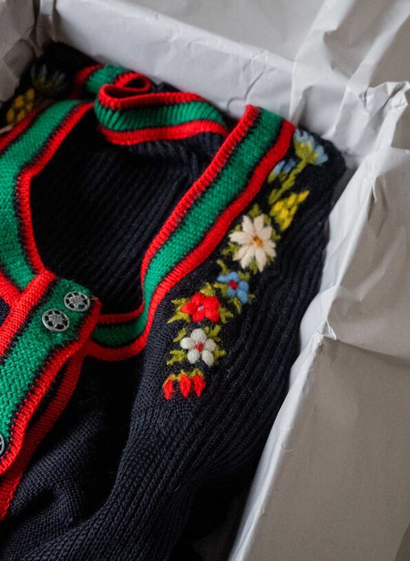 The fancy detailed black and red knit - Size up to S - Image 2