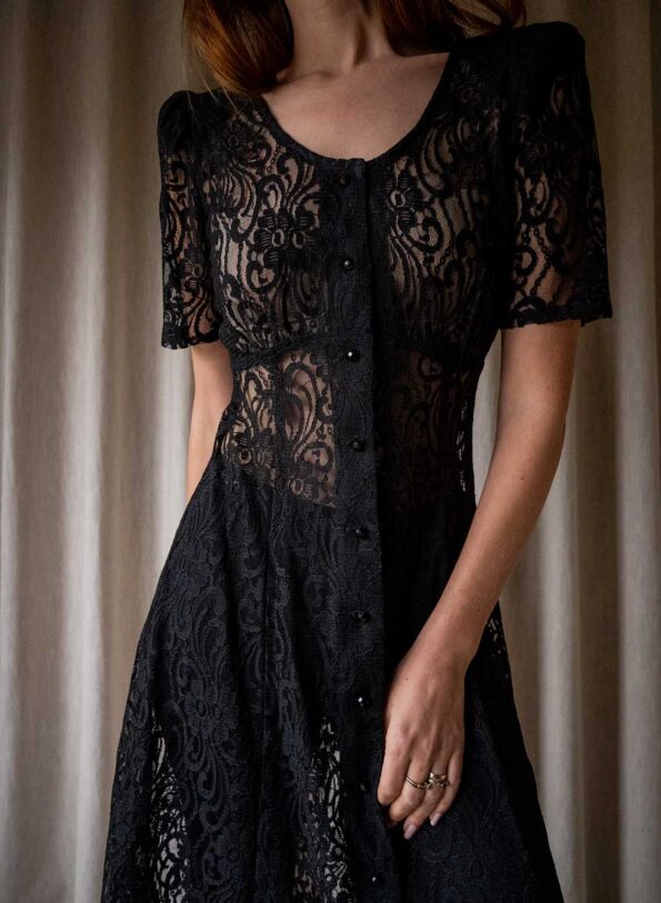 The Lace dress - Size up to 36