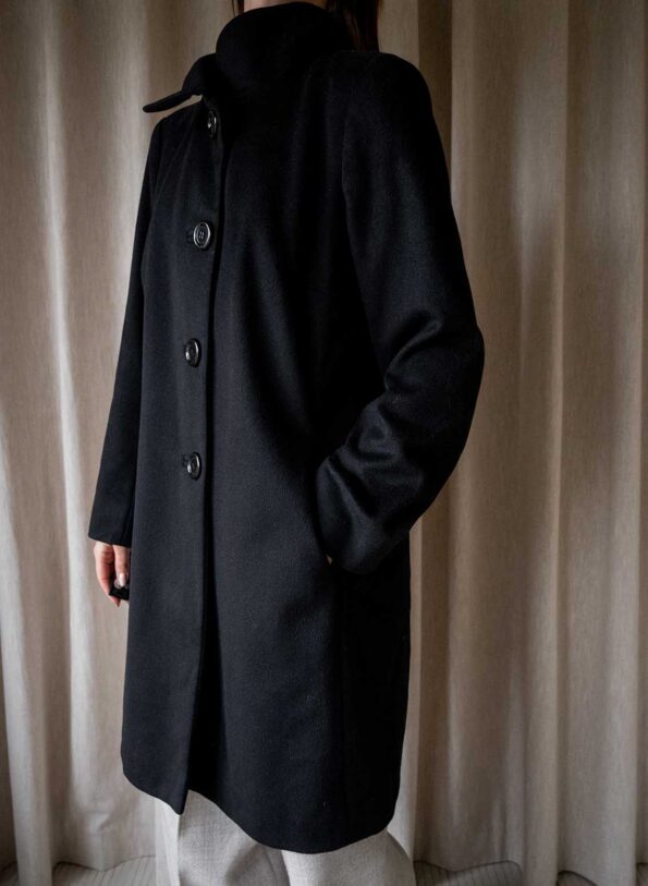 The 100% wool black coat - Size up to 38