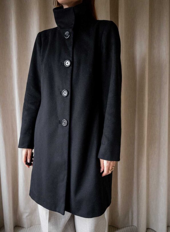 The 100% wool black coat - Size up to 38 - Image 3