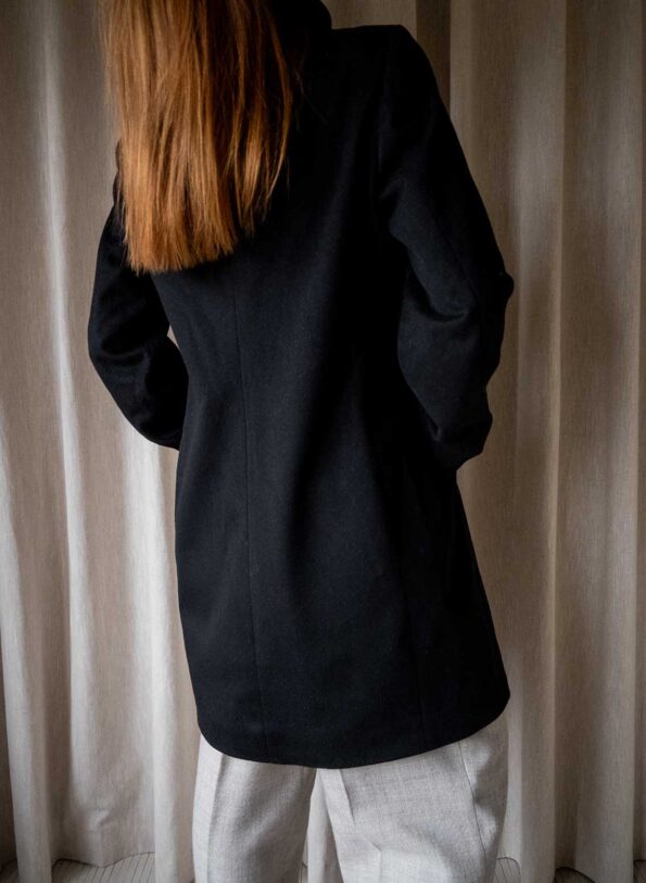 The 100% wool black coat - Size up to 38 - Image 7
