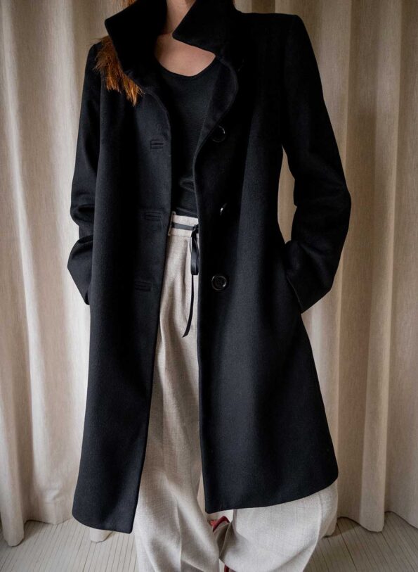 The 100% wool black coat - Size up to 38 - Image 2
