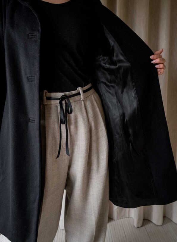 The 100% wool black coat - Size up to 38 - Image 9