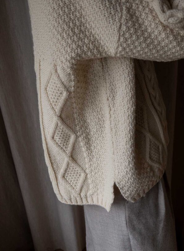 The classic 100% wool ARAN knit in boxy fit - Size up to 42 - Image 7