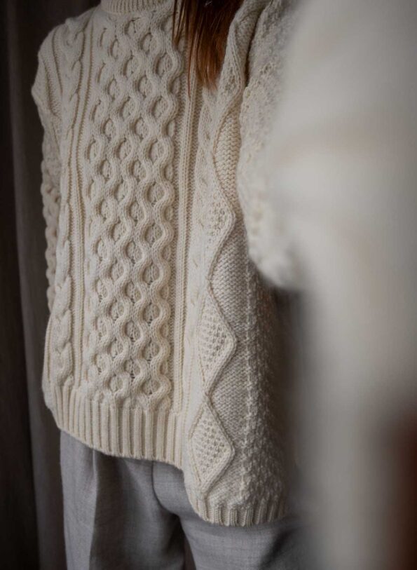 The classic 100% wool ARAN knit in boxy fit - Size up to 42 - Image 3