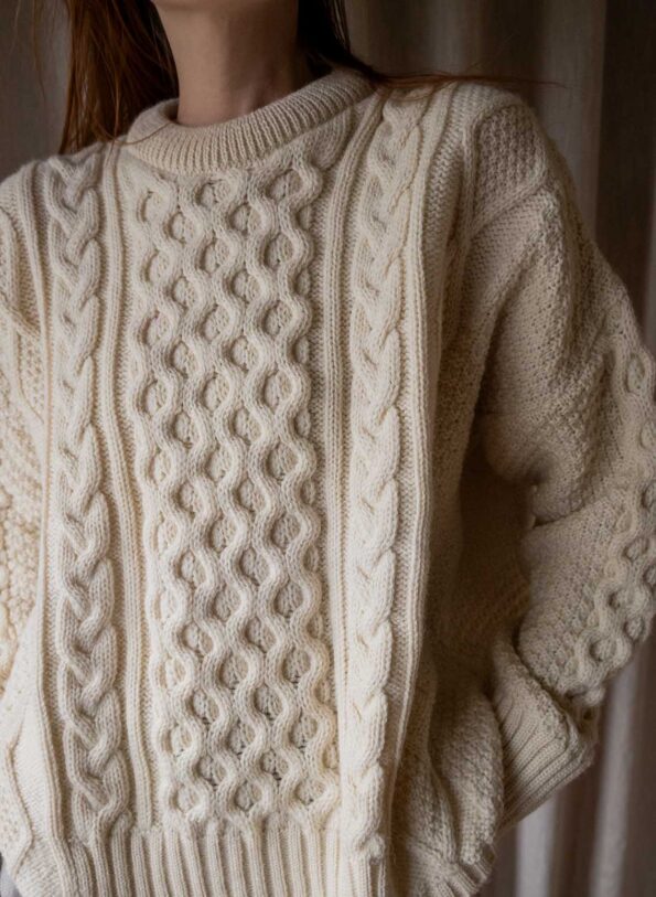 The classic 100% wool ARAN knit in boxy fit - Size up to 42 - Image 9