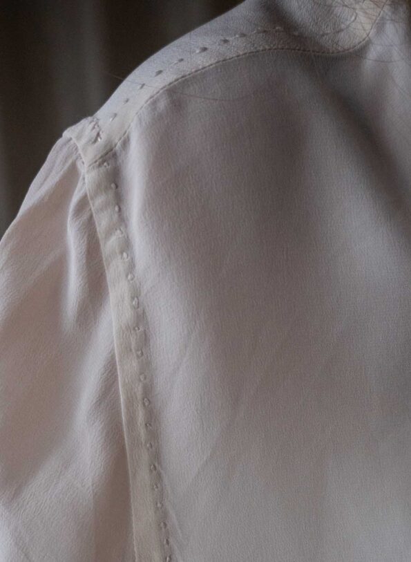 The 100% silk off white blouse with stitch detailing - Size up to 38 - Image 3