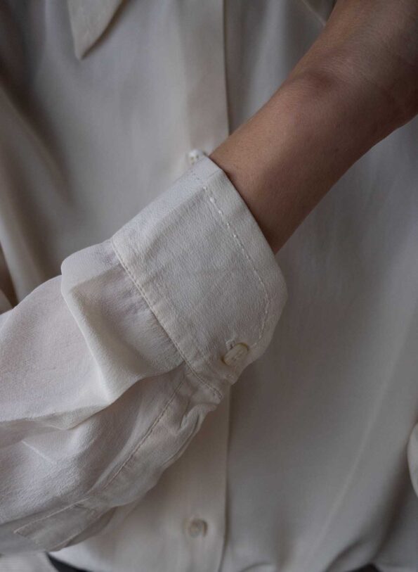The 100% silk off white blouse with stitch detailing - Size up to 38 - Image 2