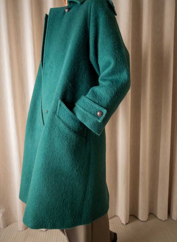The 100% wool england made bottle green coat - Size up to 38