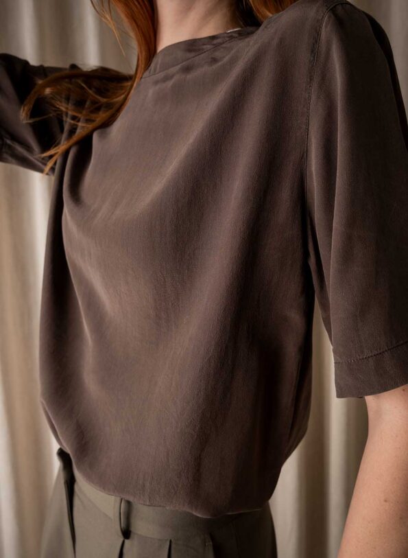 The 100% silk brown top - Size up to 38