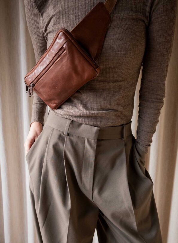 The brown 100% leather bum bag - Image 4