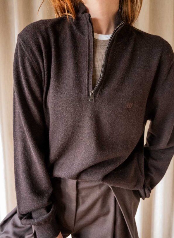 The chocolate brown zip jumper in 100% wool - Size up to 40