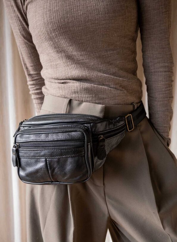 The black 100% leather bum bag - Image 2