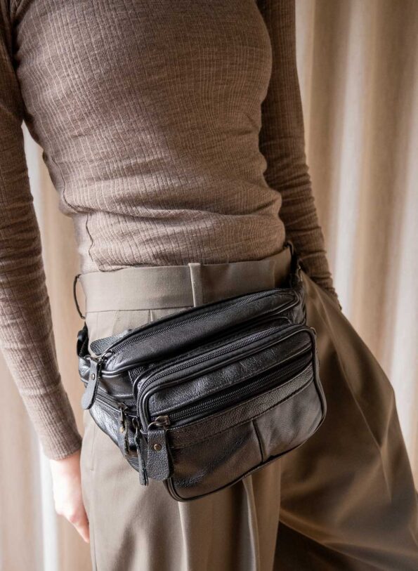 The black 100% leather bum bag - Image 3