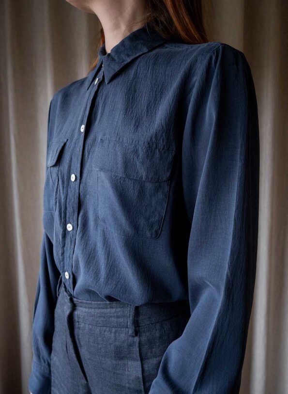 The navy blue perfect basic blouse in silk - Size up to M - Image 4