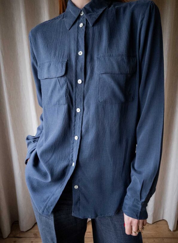 The navy blue perfect basic blouse in silk - Size up to M - Image 2