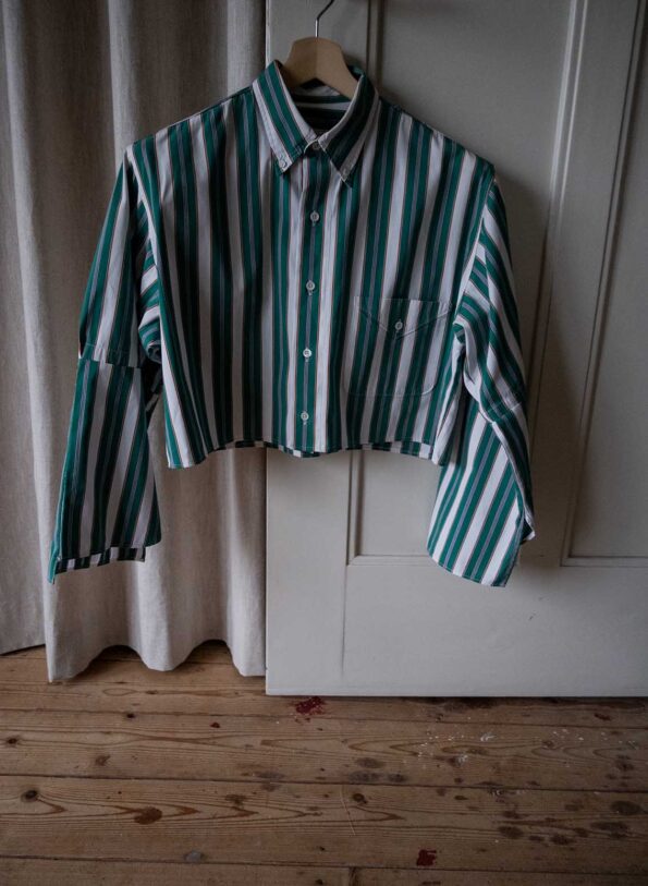Andpause upcycled: The fancy sleeve cropped BOSS shirt - Size up to M - Image 2