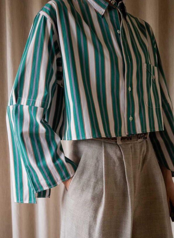 Andpause upcycled: The fancy sleeve cropped BOSS shirt - Size up to M - Image 4