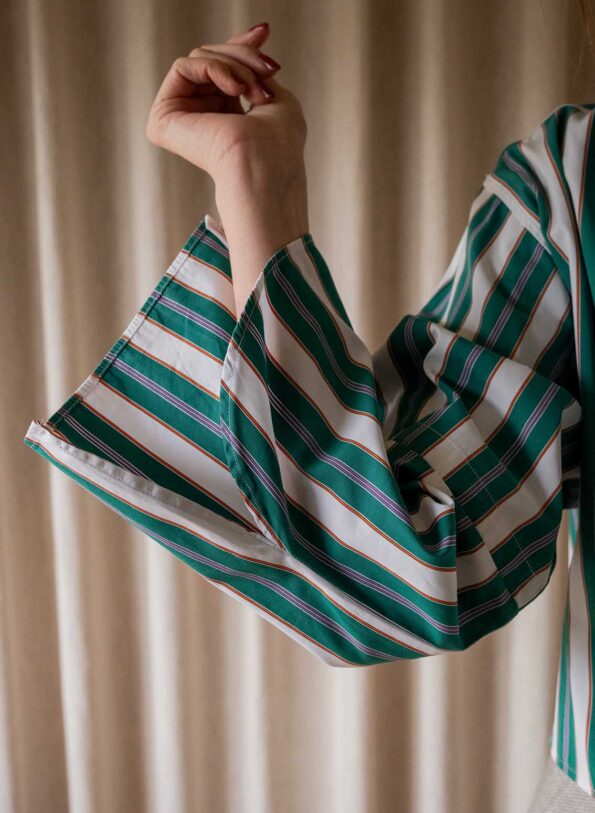 Andpause upcycled: The fancy sleeve cropped BOSS shirt - Size up to M - Image 6