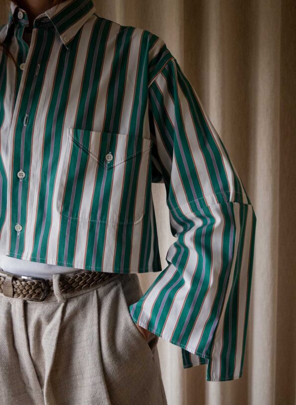 Andpause upcycled: The fancy sleeve cropped BOSS shirt - Size up to M - Image 10