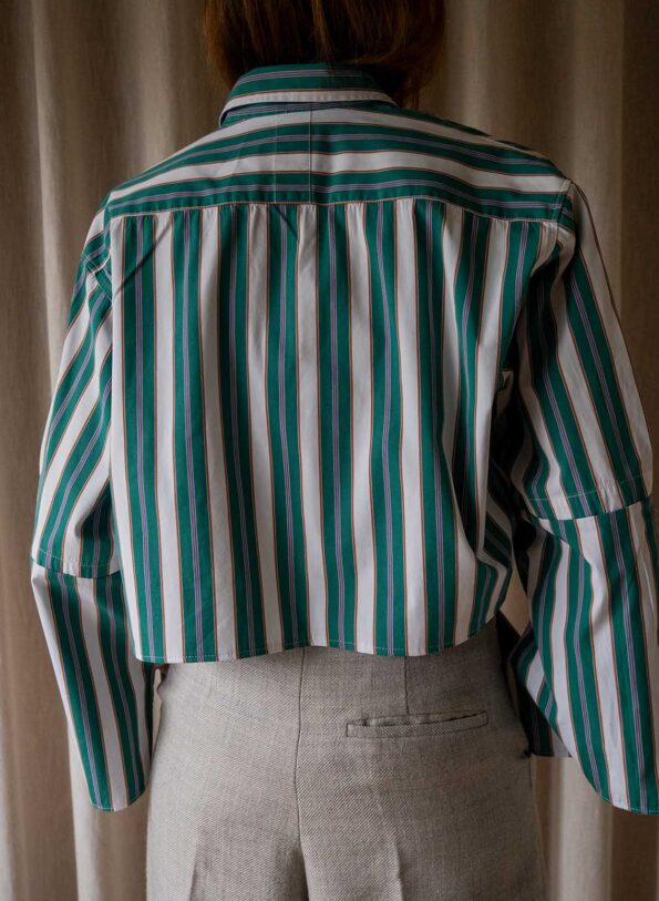 Andpause upcycled: The fancy sleeve cropped BOSS shirt - Size up to M - Image 9