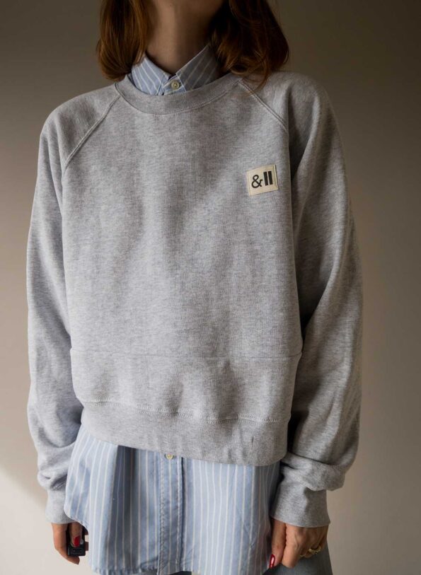 &II upcycled: The Light grey melange &II logo sweat - Size up to 40 - Image 2