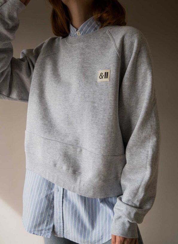 &II upcycled: The Light grey melange &II logo sweat - Size up to 40