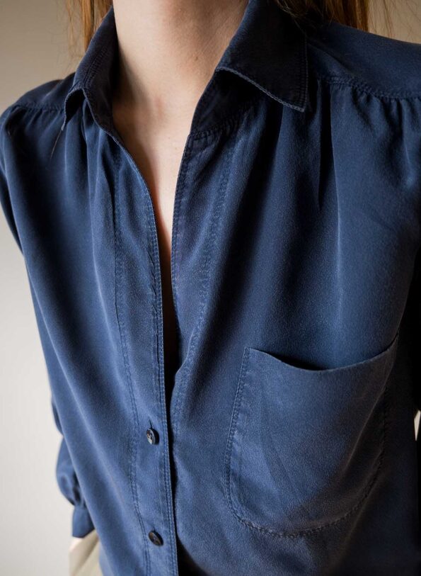 The 100% silk essential navy blue blouse - Size up to M