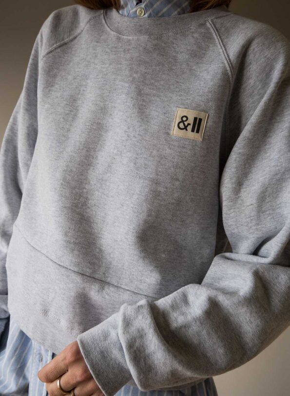 &II upcycled: The Light grey melange &II logo sweat - Size up to 40 - Image 3