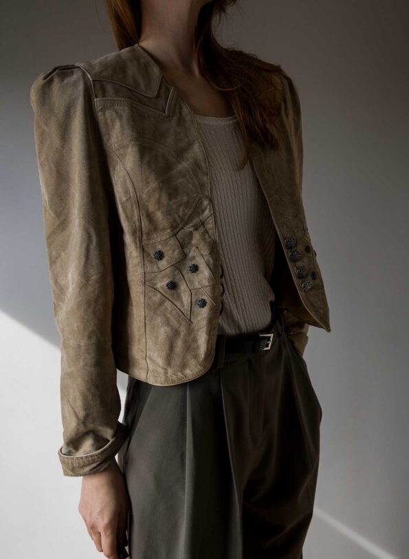 The light beige suede cropped jacket - Size up to 38