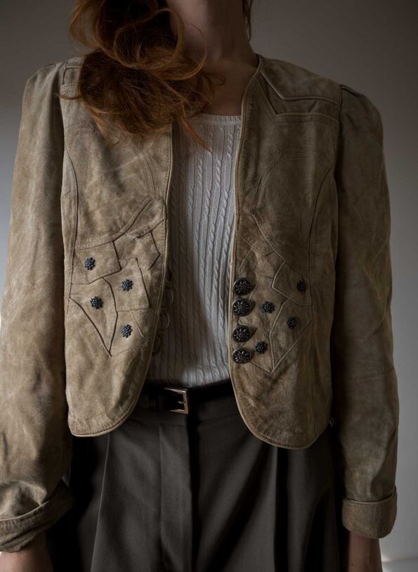 The light beige suede cropped jacket - Size up to 38 - Image 4