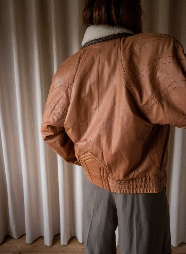 The padded leather jacket with pile collar - Size up to 40 - Image 5