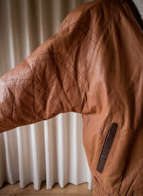 The padded leather jacket with pile collar - Size up to 40 - Image 4