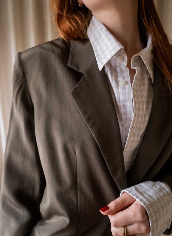 The 100% silk dark brown blazer - Size up to 40 - Image 4