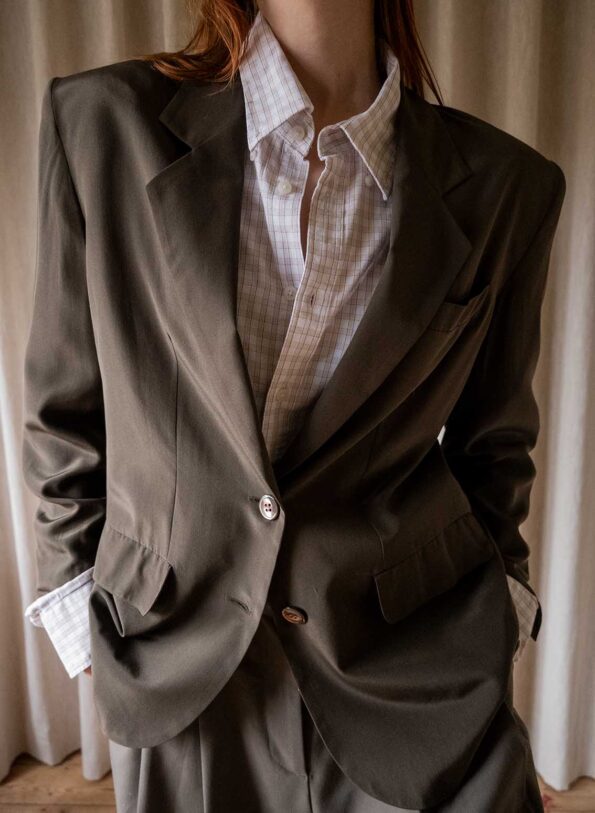The 100% silk dark brown blazer - Size up to 40 - Image 2