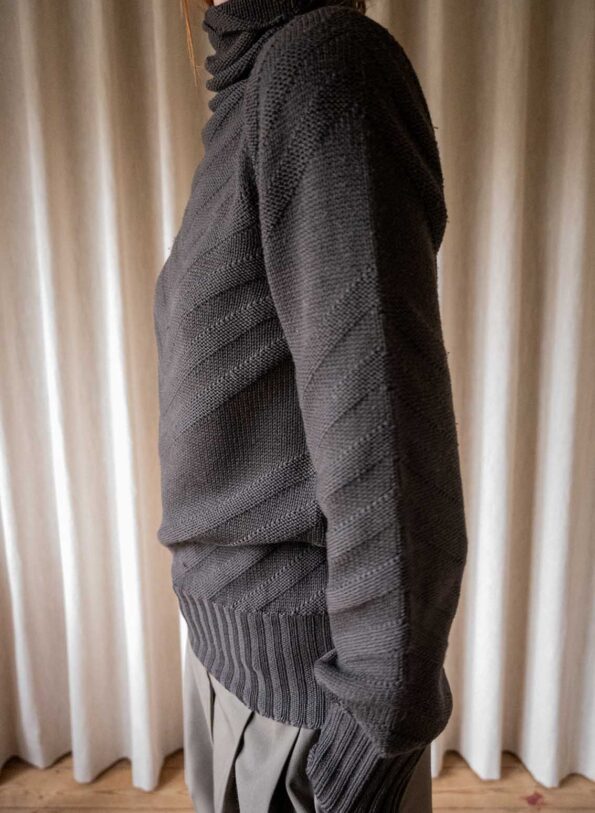 The VALENTINO V-detailed brown knit - Size up to 38 - Image 3