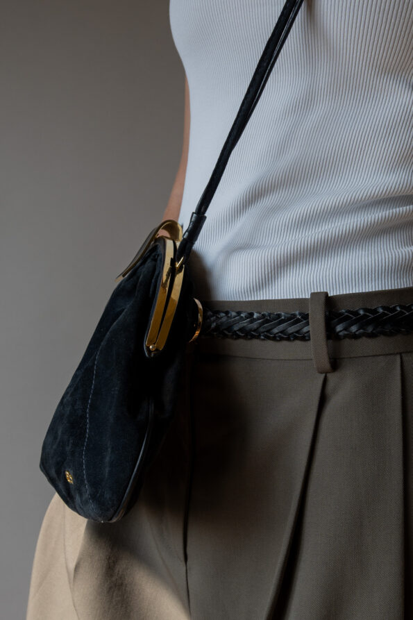 The velvet bag in navy blue - Image 3