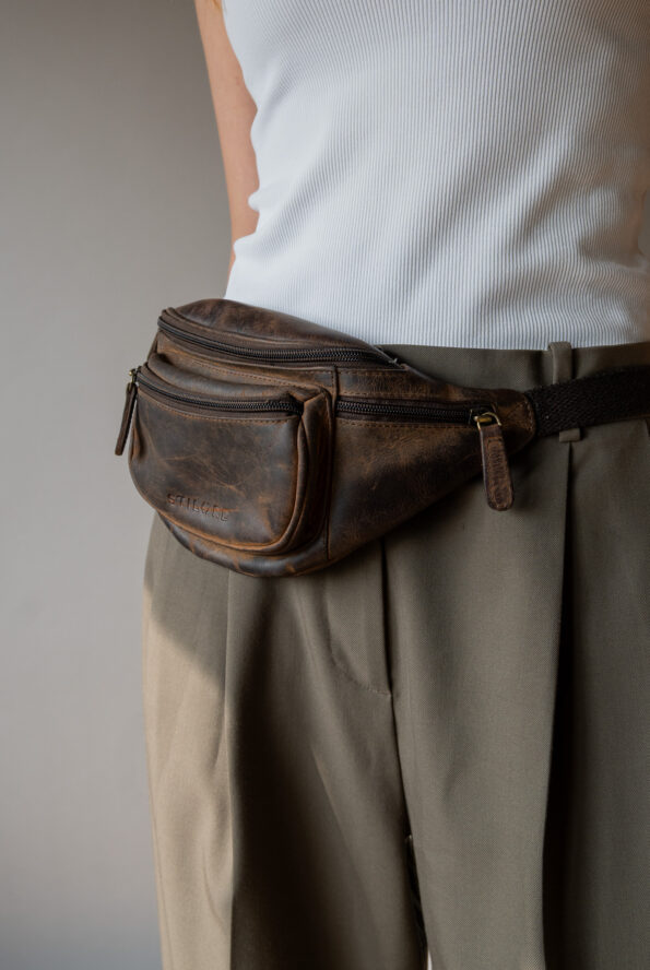 The brown bum bag - Image 7