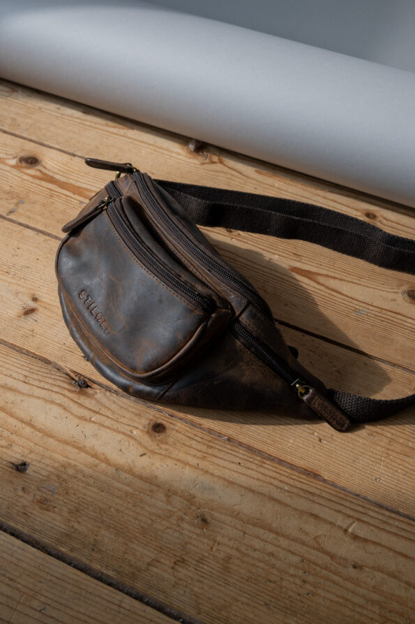 The brown bum bag - Image 6