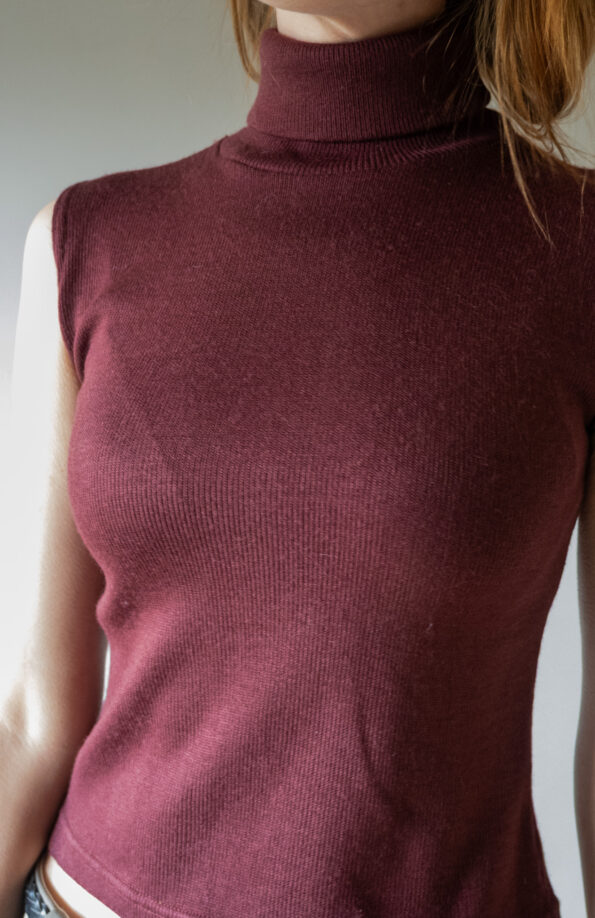 The fitted deep red sleeveless turtle - Size up to XS - Image 3
