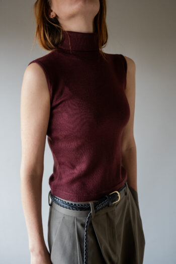 The fitted deep red sleeveless turtle - Size up to XS