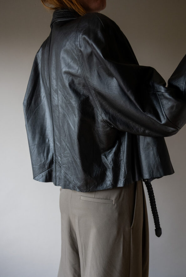 &II upcycled: The cropped black leather jacket - Size up to 42 - Image 3