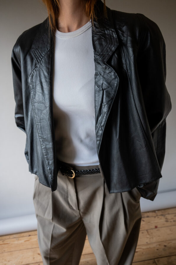 &II upcycled: The cropped black leather jacket - Size up to 42 - Image 4