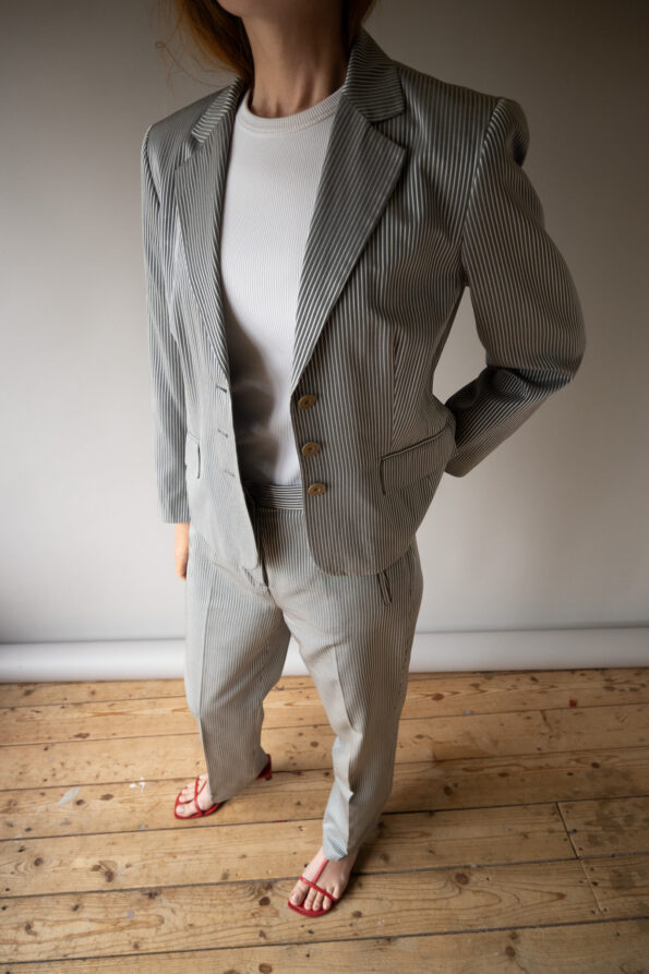 The grey striped suit - Size up to 36 - Image 2