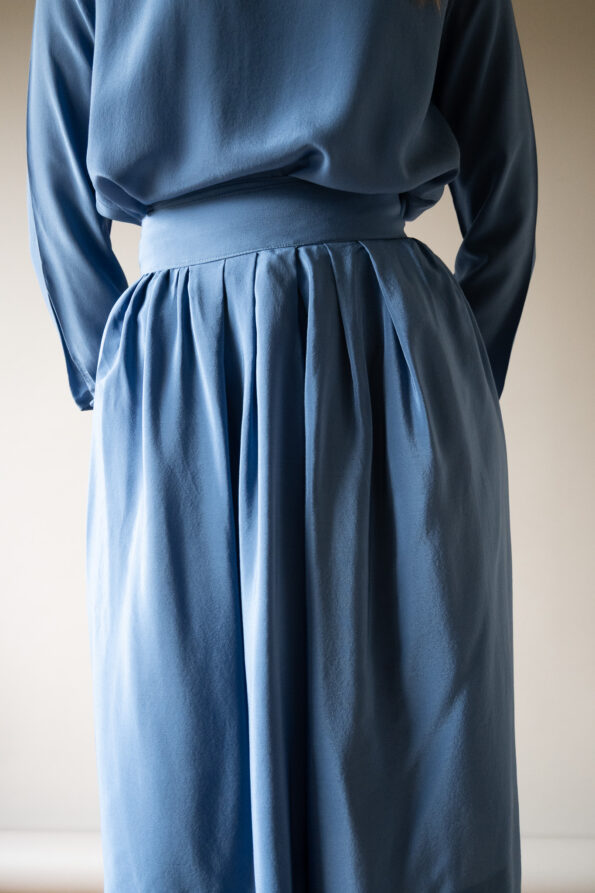The 100% silk sky blue 2 piece set - Size up to 38 - Image 6