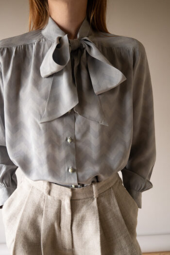 The 100% silk bow blouse - Size up to 38
