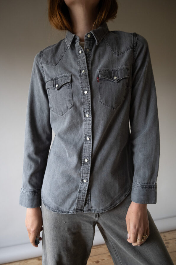 The LEVI’S grey denim shirt - Size up to S - Image 2