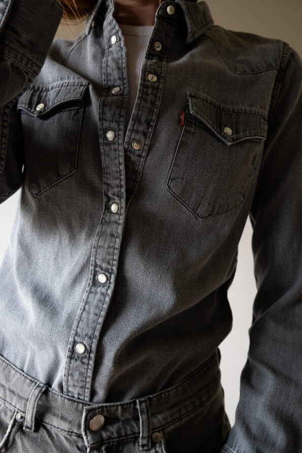The LEVI’S grey denim shirt - Size up to S - Image 3
