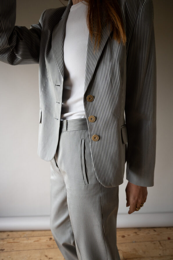 The grey striped suit - Size up to 36 - Image 4